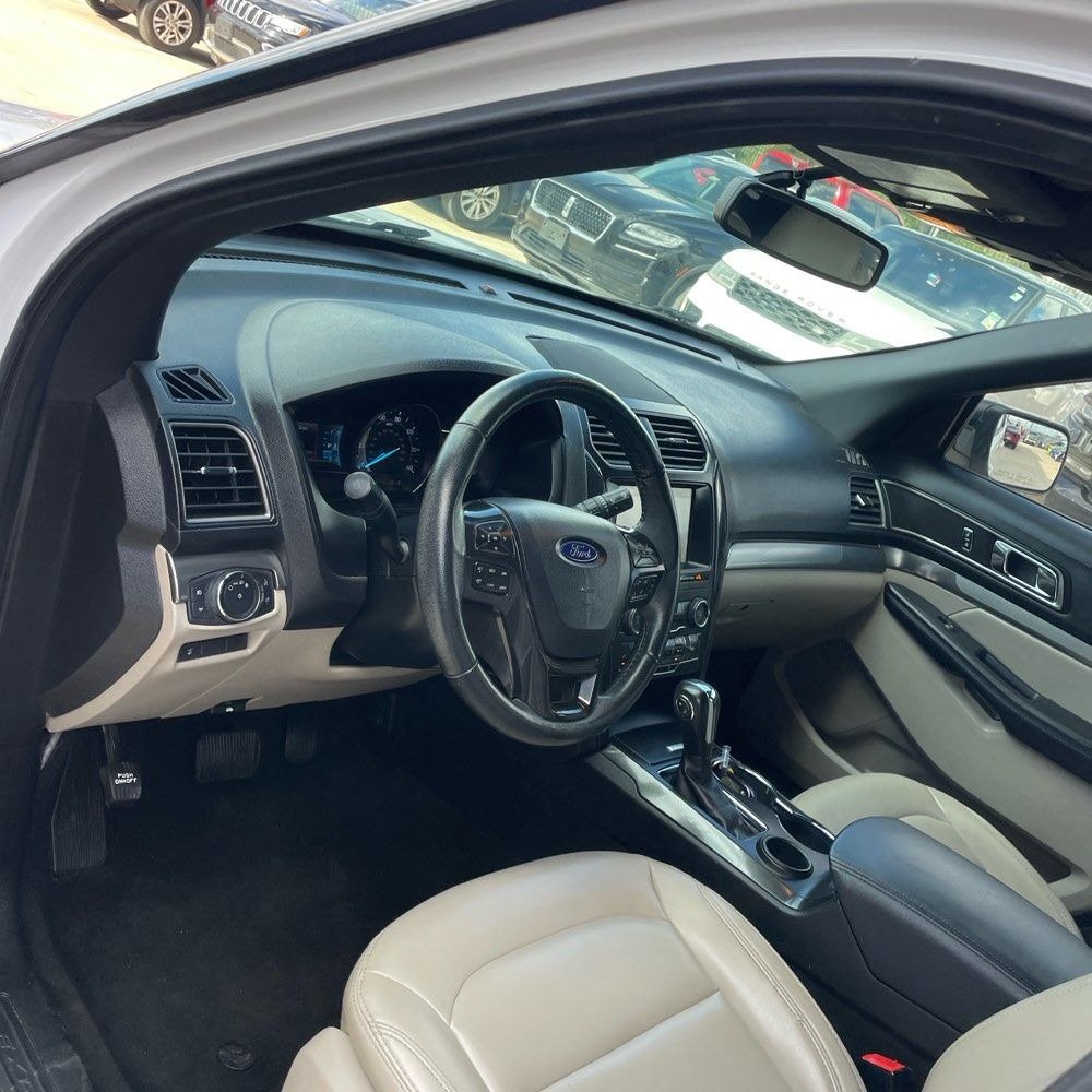 Used 2019 Ford Explorer XLT w/ Equipment Group 202A FWD image 7