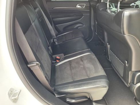 Used 2019 Jeep Grand Cherokee Altitude image 25