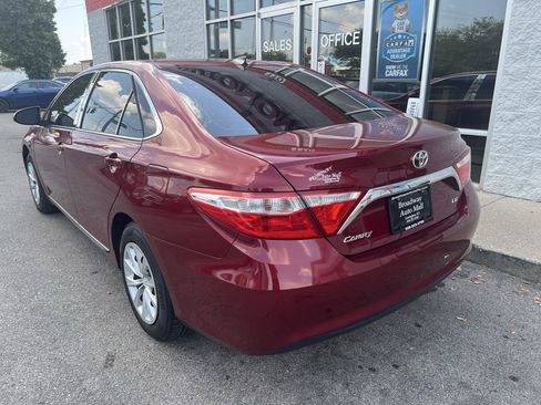 Used 2017 Toyota Camry LE FWD image 5