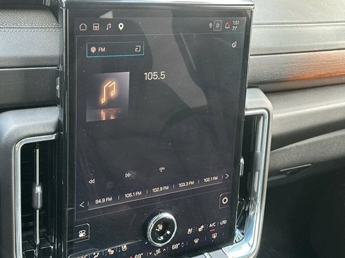 Used 2025 GMC Yukon Denali AWD/4WD image 16