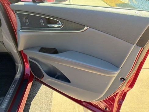 Used 2020 Lincoln Nautilus Reserve w/ Equipment Group 201A image 25