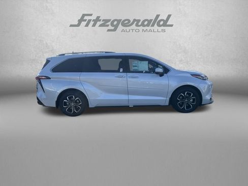 New 2026 Toyota Sienna Platinum image 8