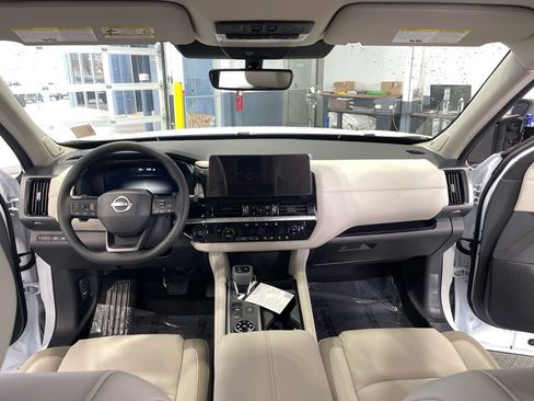 New 2026 Nissan Pathfinder SL image 9