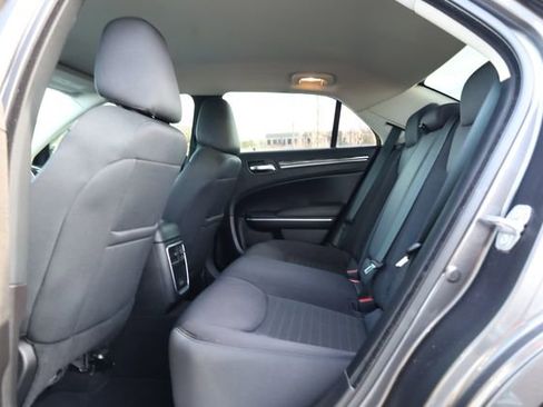 Used 2022 Chrysler 300 Touring w/ Sport Appearance Package image 22