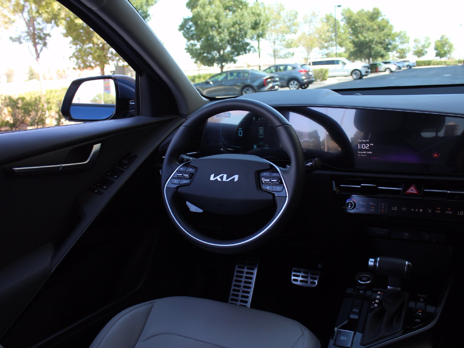 Used 2025 Kia Niro EX Touring FWD image 20