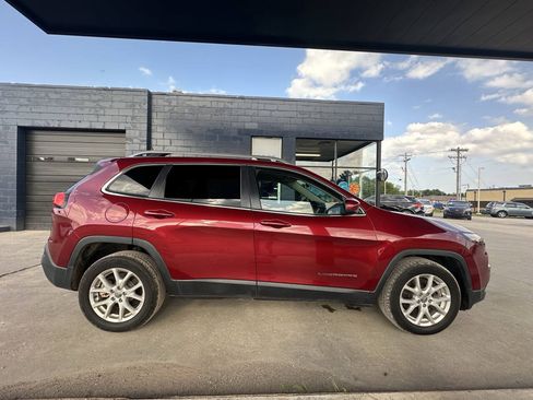 Used 2015 Jeep Cherokee Latitude w/ Cold Weather Group FWD image 9