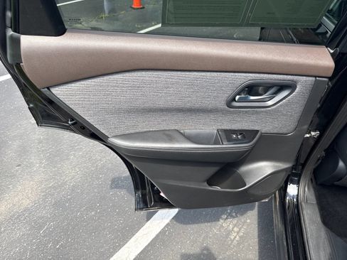 Used 2022 Nissan Rogue SV AWD/4WD image 22