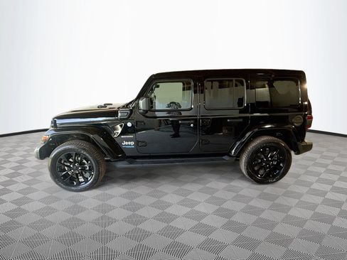Used 2022 Jeep Wrangler Unlimited Sahara AWD/4WD image 9