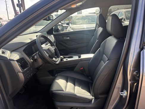 Used 2026 Nissan Rogue SL FWD image 29