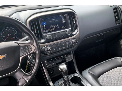 Used 2022 Chevrolet Colorado Z71 AWD/4WD image 7