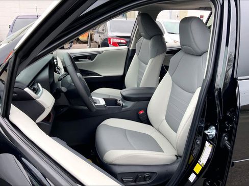 Used 2025 Toyota RAV4 Limited image 7