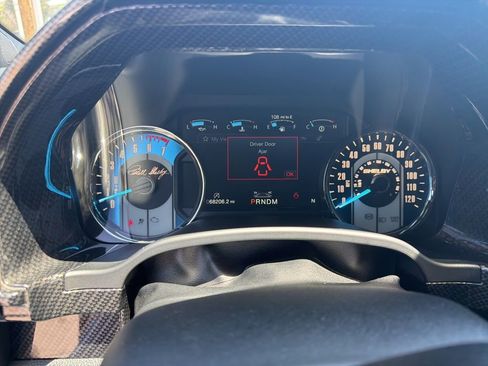 Used 2019 Ford F150 Lariat w/ Equipment Group 502A Luxury AWD/4WD image 5