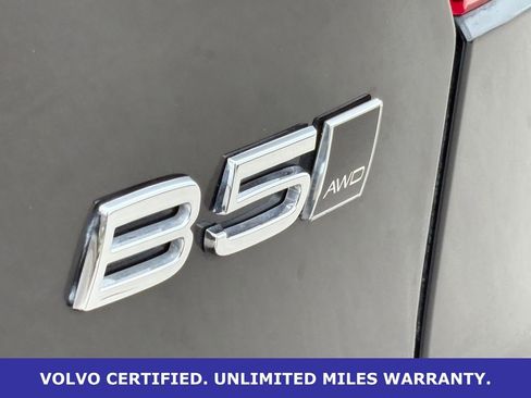 Certified 2025 Volvo XC40 B5 Plus AWD/4WD image 10