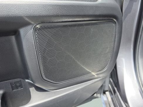 Used 2025 Toyota Sienna Limited FWD image 29