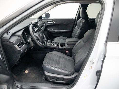 Used 2024 Mitsubishi Outlander SE image 24