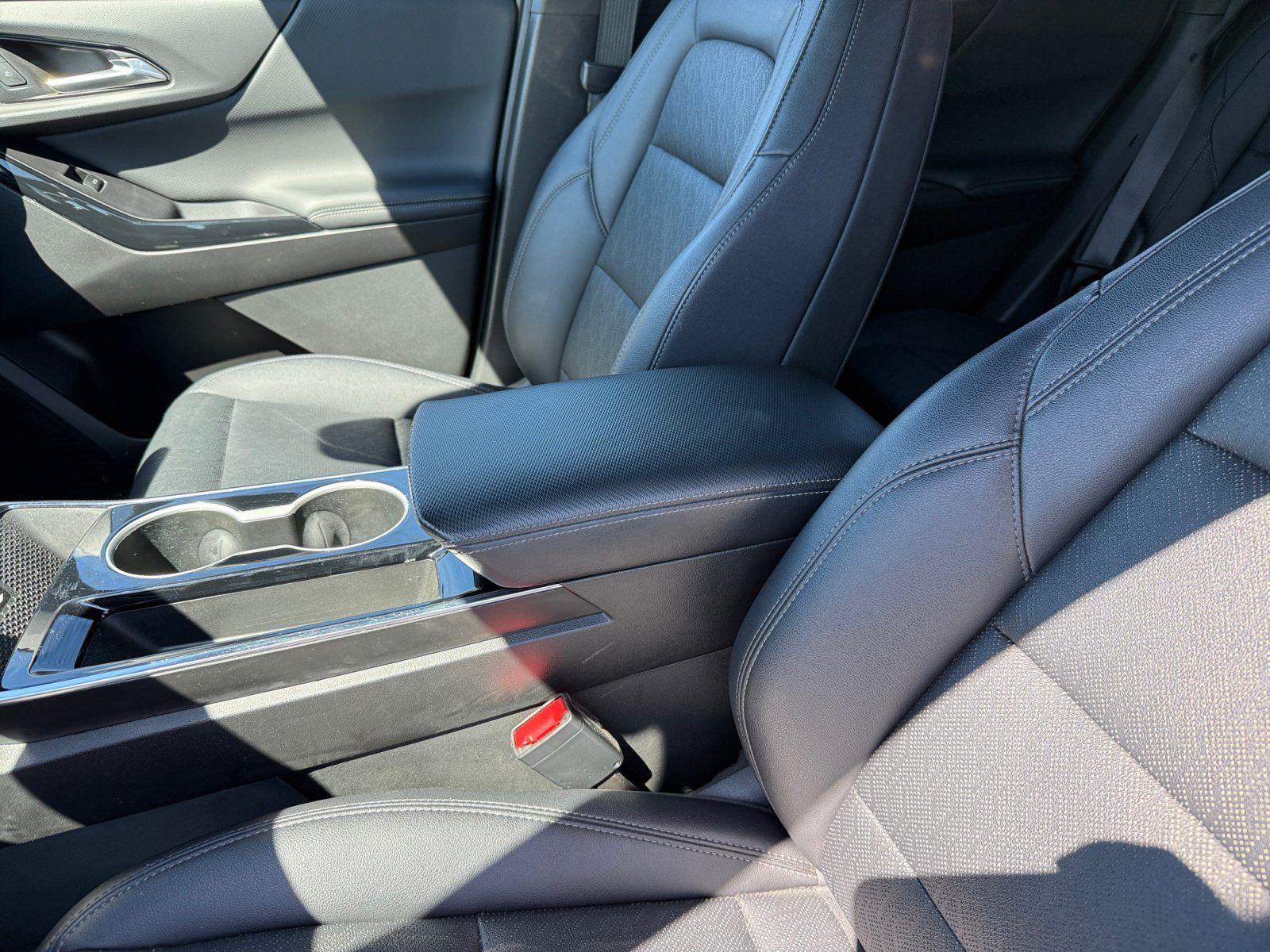 Used 2025 Chevrolet Equinox LT w/ Convenience Package II FWD image 14