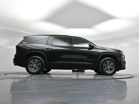 Used 2024 Chevrolet Traverse LT image 46
