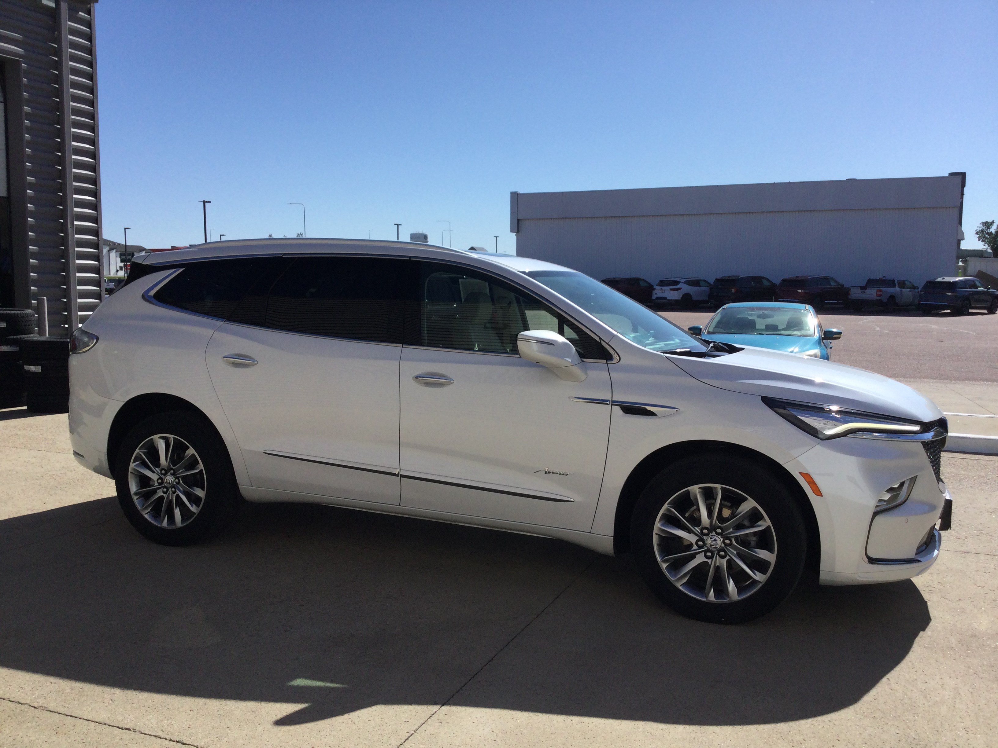 Used 2023 Buick Enclave Avenir w/ Avenir Technology Package AWD/4WD image 4