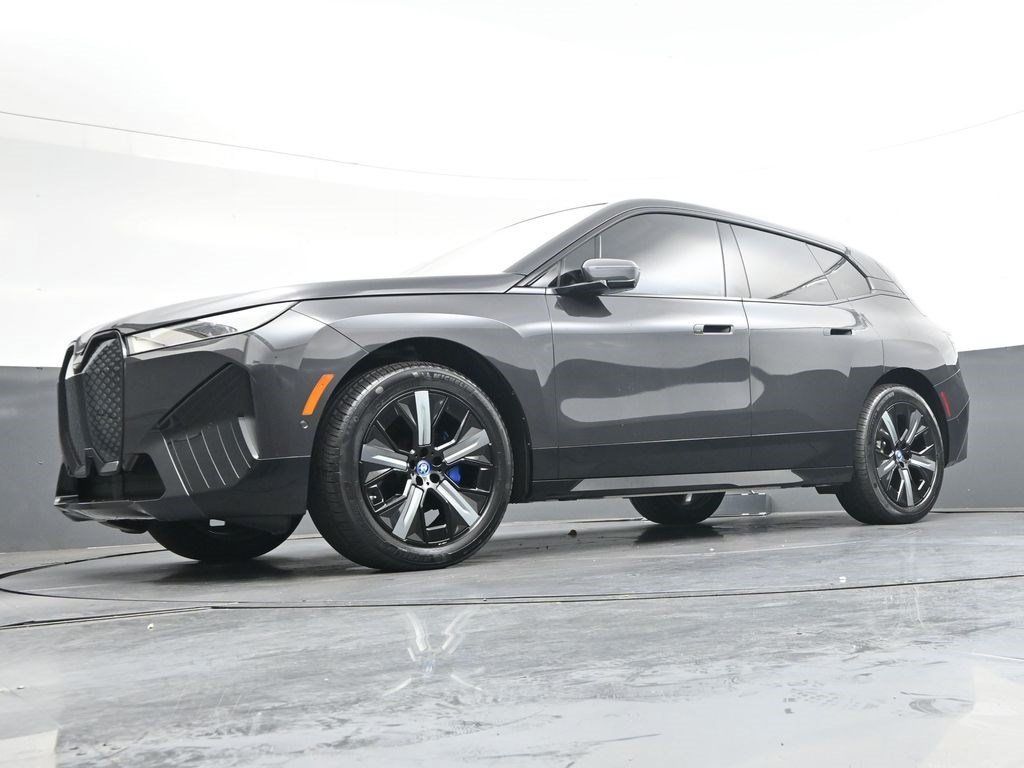 Used 2024 BMW iX xDrive50 w/ Premium Package AWD/4WD image 31