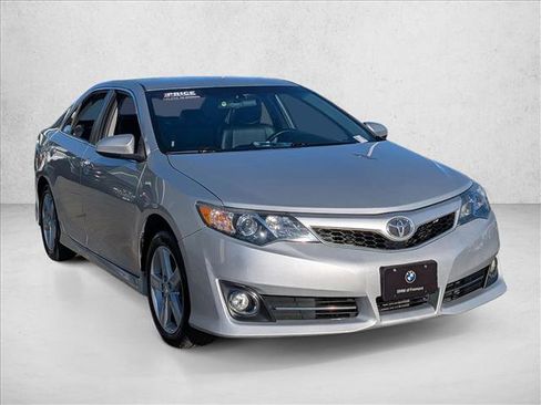 Used 2014 Toyota Camry SE image 3