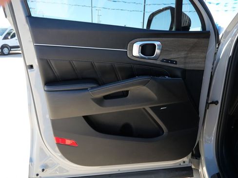 Used 2023 Kia Sorento SX Prestige image 18