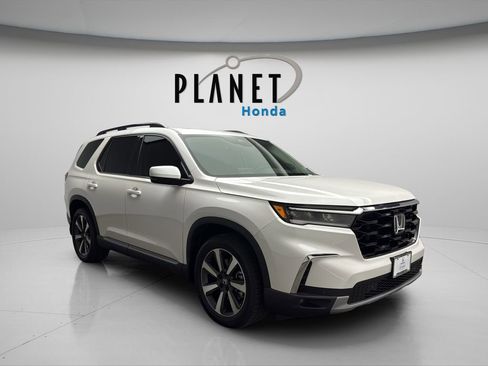 Certified 2023 Honda Pilot Touring image 1