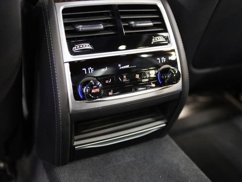 Used 2019 BMW 750i xDrive w/ Executive Package AWD/4WD image 39