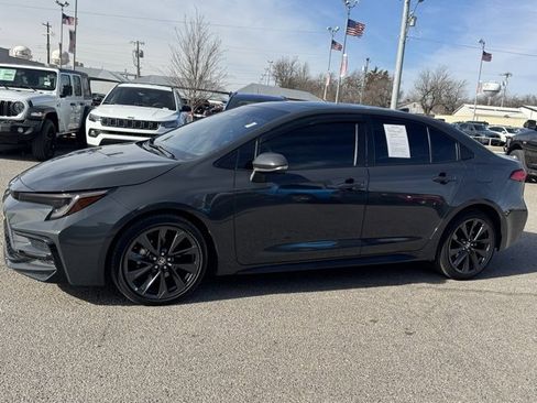 Used 2023 Toyota Corolla SE image 3