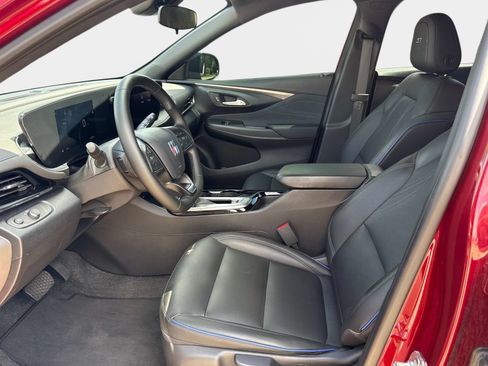 Used 2025 Buick Envista Sport Touring w/ Convenience II Package FWD image 17