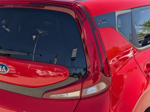 Used 2020 Kia Soul GT-Line w/ GT 2.0L Power Sunroof Package FWD image 11