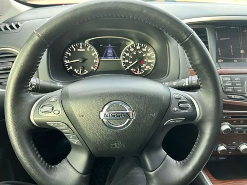 Used 2020 Nissan Pathfinder Platinum FWD image 28
