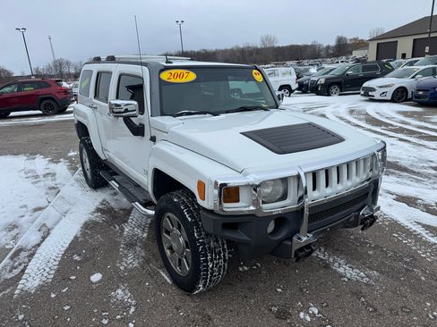 Used 2007 HUMMER H3 Adventure image 3
