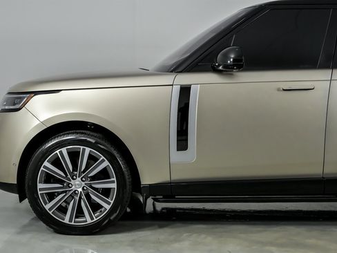 Used 2023 Land Rover Range Rover SV AWD/4WD image 7
