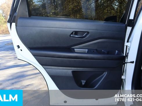 Used 2025 Nissan Pathfinder SV image 21