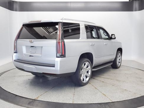Used 2018 Cadillac Escalade Luxury AWD/4WD image 6