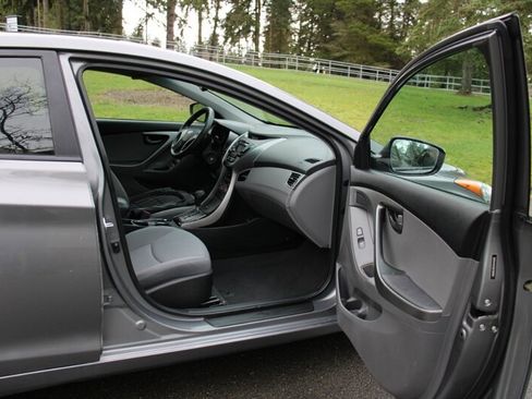 Used 2013 Hyundai Elantra GLS image 13
