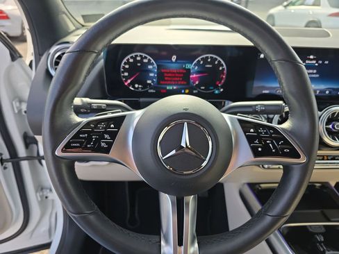 Certified 2025 Mercedes-Benz GLA 250 4MATIC image 25