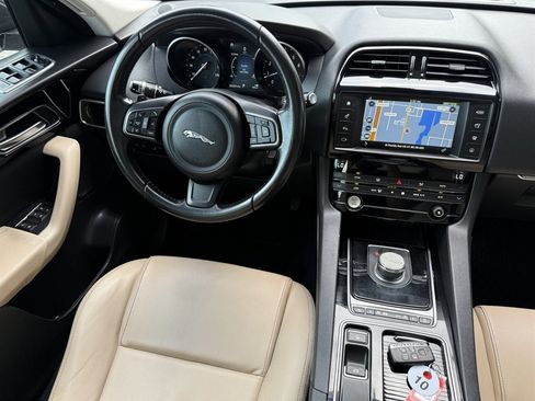 Used 2018 Jaguar F-PACE Premium image 22