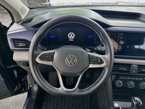 Used 2023 Volkswagen Taos SE w/ Panoramic Sunroof Package FWD image 16