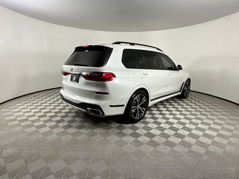 Used 2021 BMW X7 xDrive40i w/ M Sport Package AWD/4WD image 4