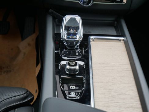 New 2026 Volvo XC60 B5 Ultra w/ Protection Package Premier AWD/4WD image 18