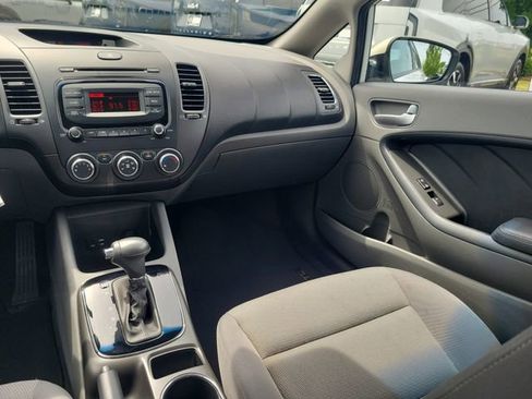 Used 2017 Kia Forte LX FWD image 10