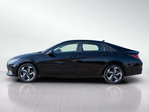 Used 2023 Hyundai Elantra SEL w/ Convenience Package FWD image 2