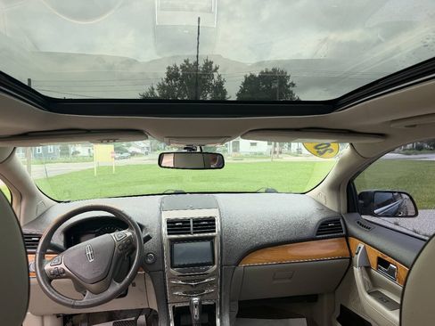 Used 2014 Lincoln MKX AWD w/ Equipment Group 102A image 9