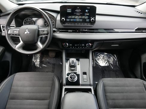 Used 2023 Mitsubishi Outlander SE AWD/4WD image 17