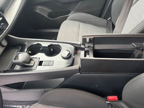 Used 2021 Nissan Rogue SV image 16