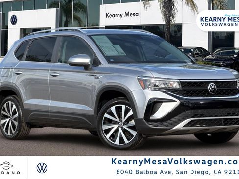 Used 2022 Volkswagen Taos SE image 1