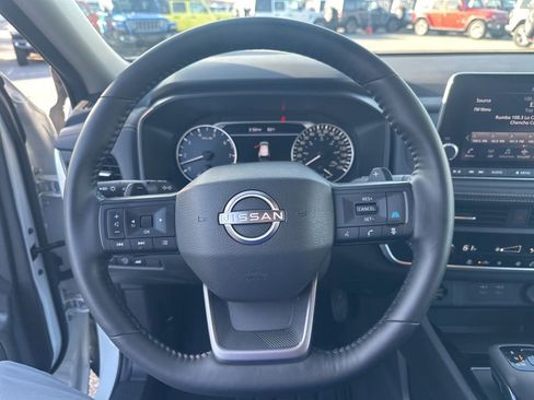 Used 2025 Nissan Rogue SV image 16