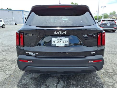 Used 2023 Kia Sorento LX AWD/4WD image 5
