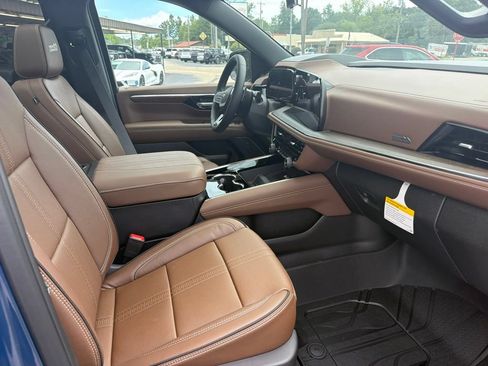 New 2026 Chevrolet Suburban High Country RWD image 24